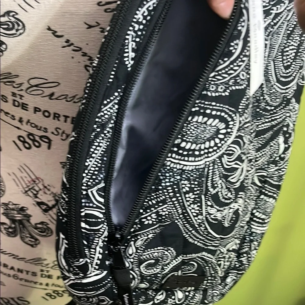 🆕 Vera Bradley Black and White Stellar Paisley Sling Backpack Bag